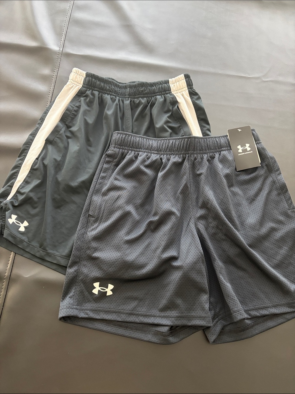 Under Armour Boys large Black Performance Athletic Shorts
